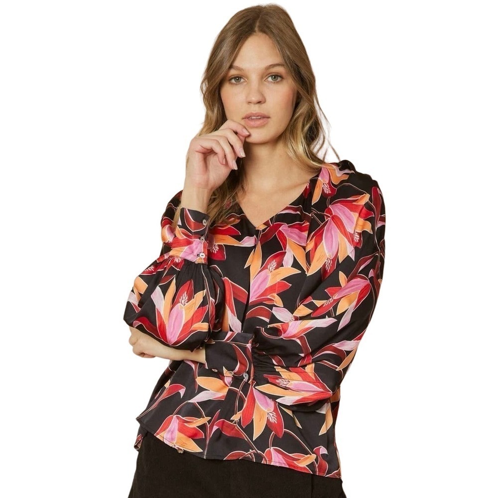 Nwt Entro Satin Floral Print V-Neck Top